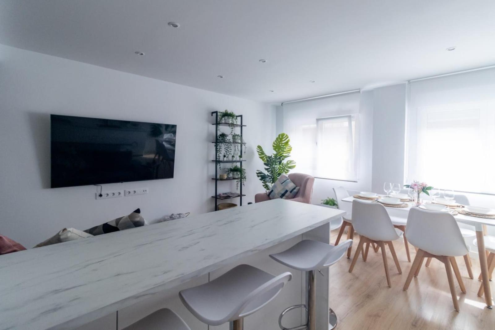 Lujoso Apartamento Entre 2 Playas Con Garaje, Wifi Gijón Eksteriør bilde